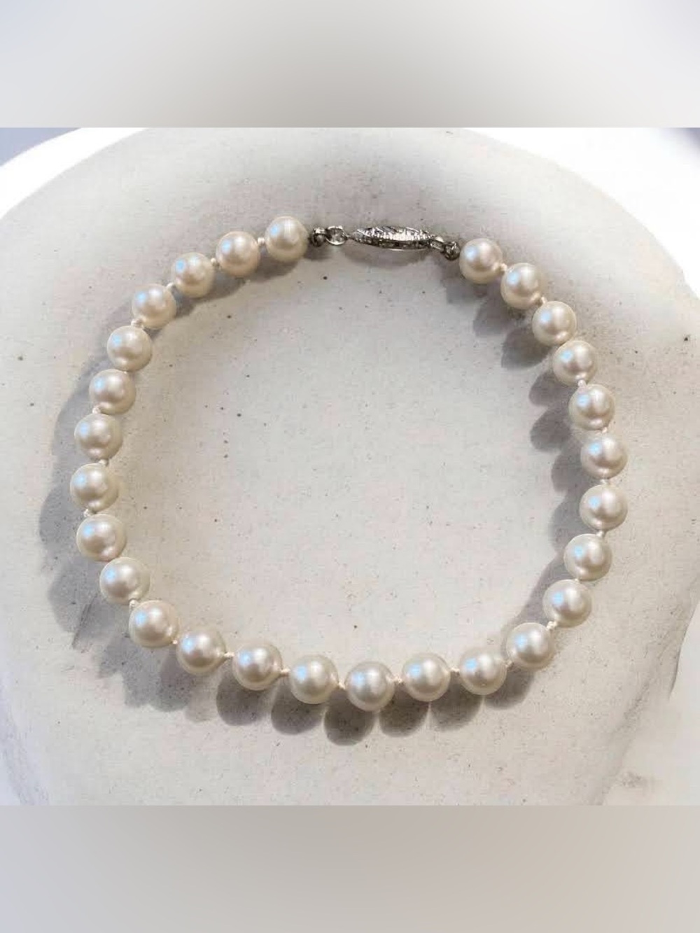 Cultured handknotted 6mm freshwater pearl 14K white gold clasp bracelet